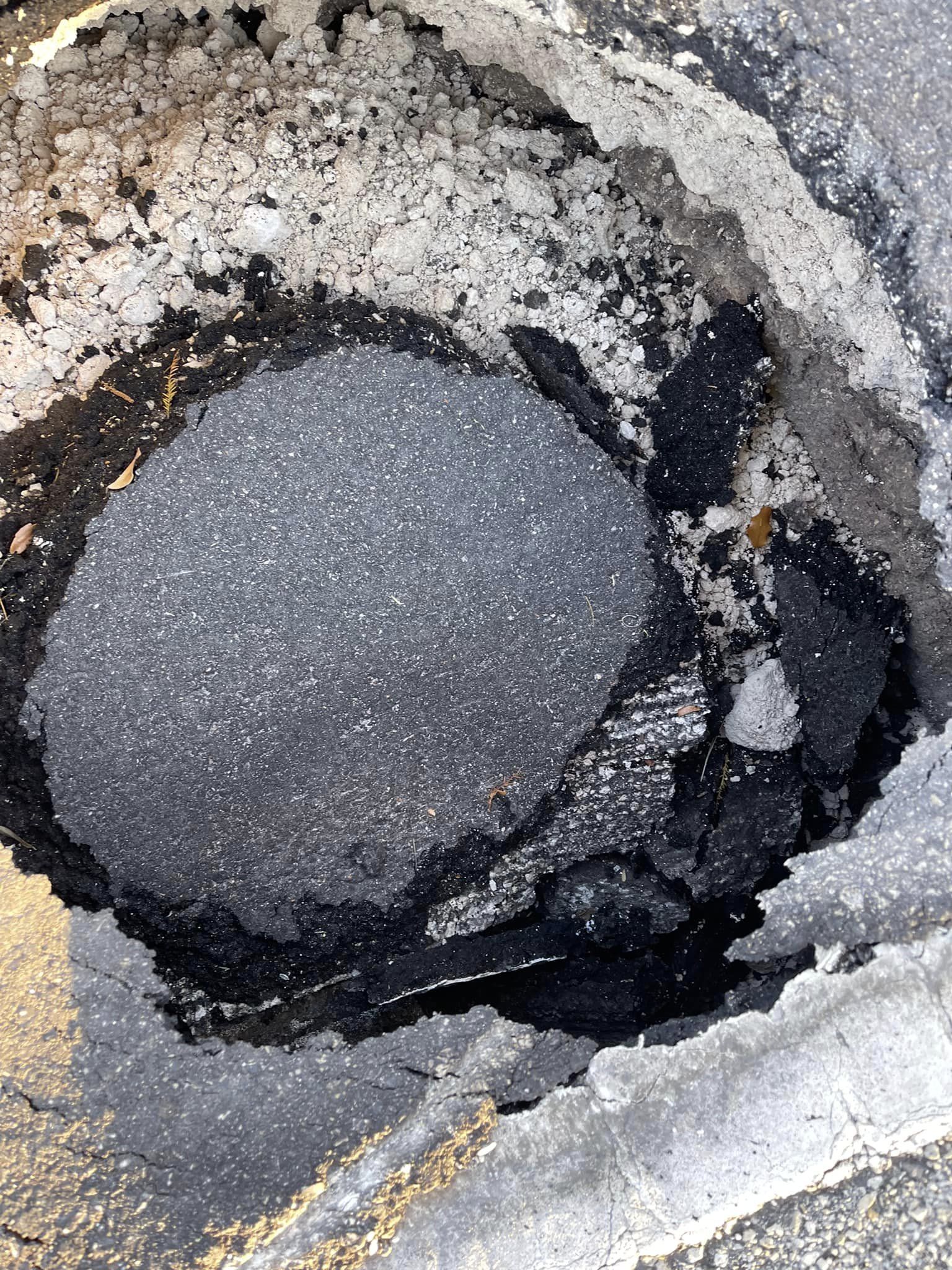 Traffic AlertSinkhole on Kanner Highway