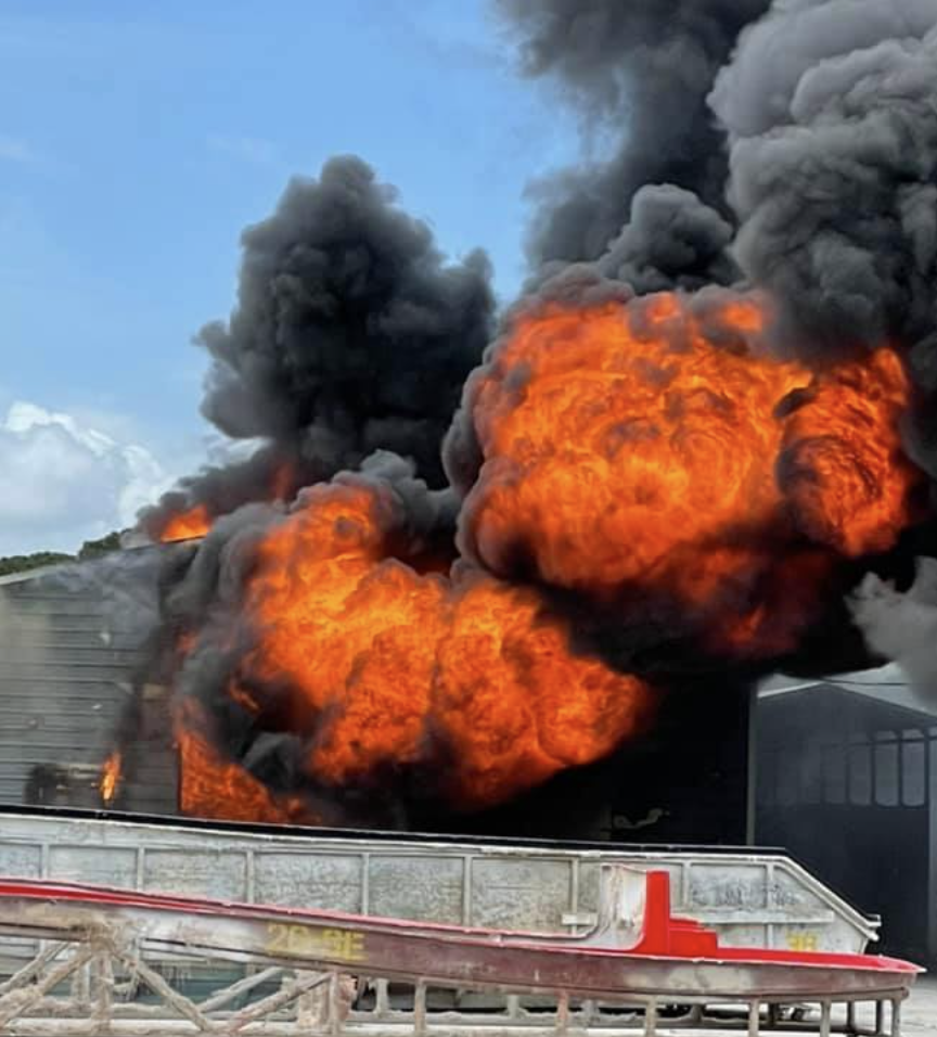 Fire temporarily shuts down part of Edwards Road in Fort Pierce