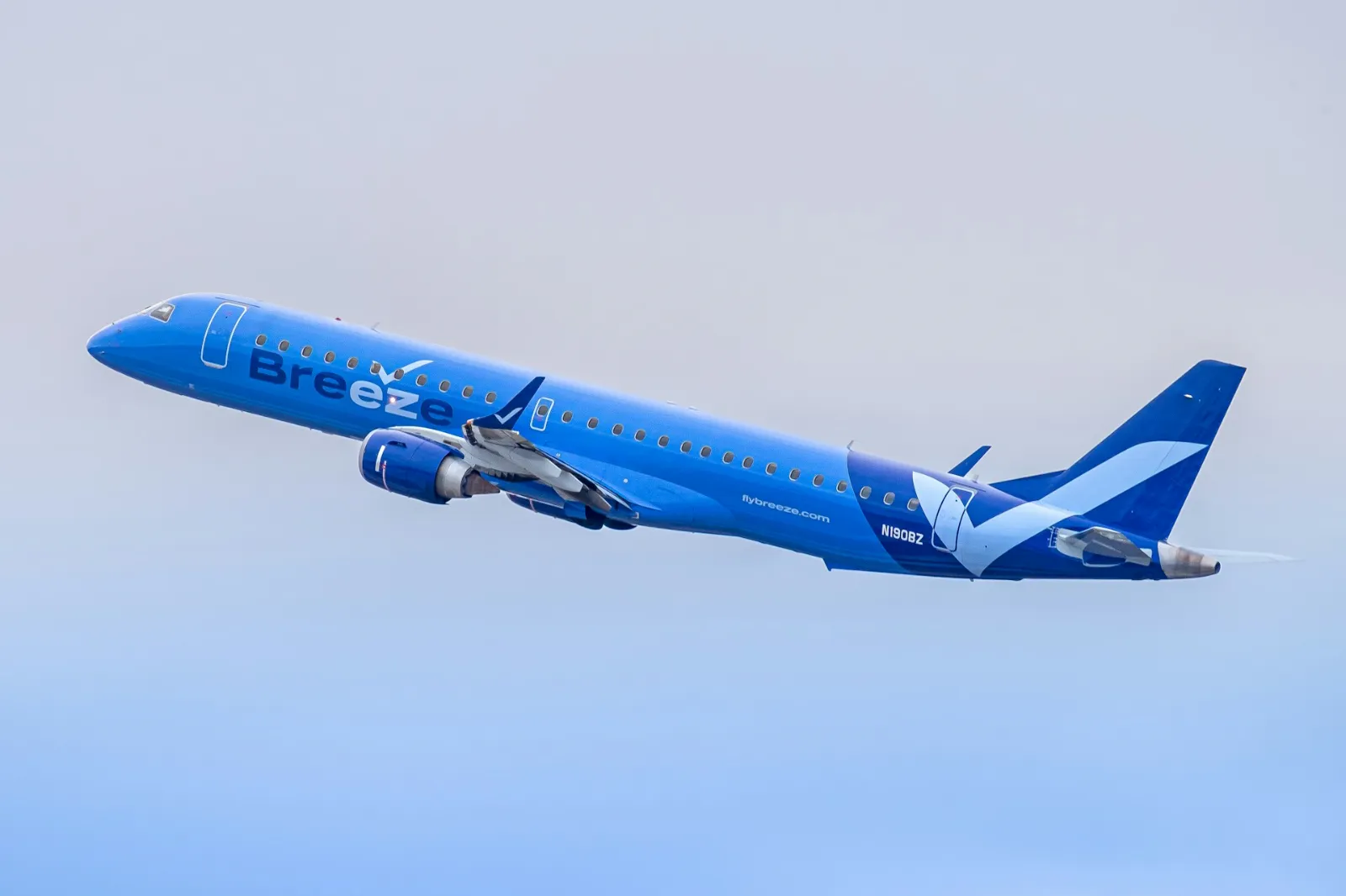 Breeze Airways Launches Four New Nonstop Routes From Vero Beach Regional Airport - Image 01 (October 7, 2026)